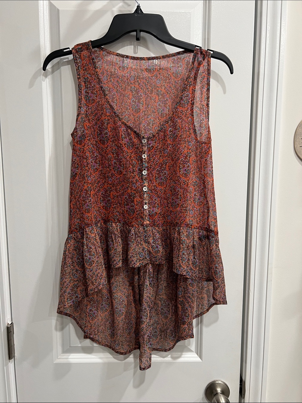 Junior’s Sheer Sleeveless Paisley Ruffle Hem hi-low Blouse - Rust